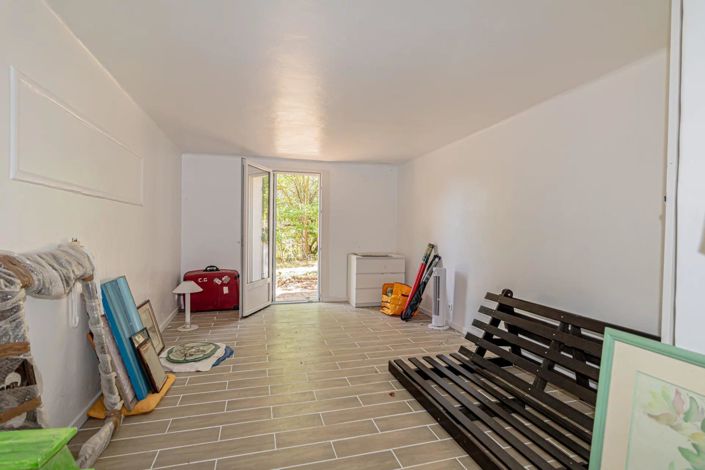 Image No.31-7 Bed House for sale