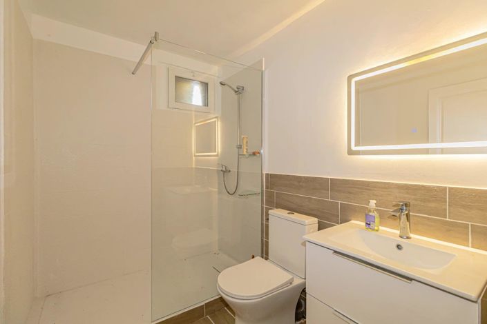 Image No.33-7 Bed House for sale