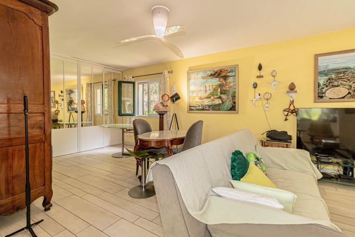 Image No.8-7 Bed House for sale