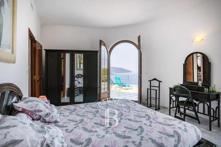 Image No.11-3 Bed House for sale