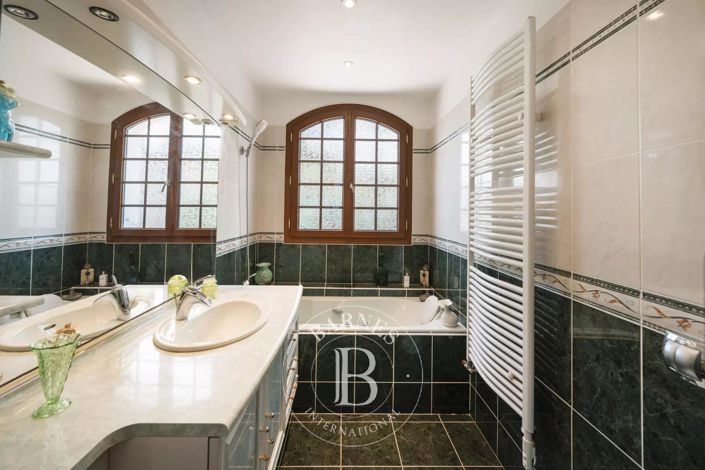 Image No.12-3 Bed House for sale