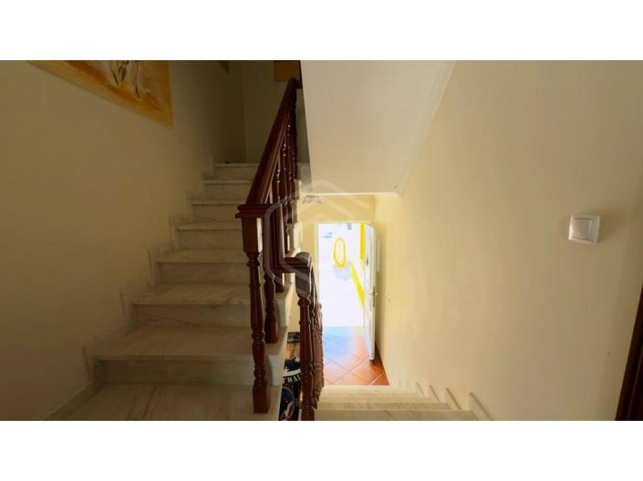 Image No.12-4 Bed House for sale