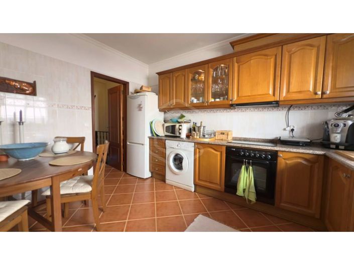 Image No.18-4 Bed House for sale