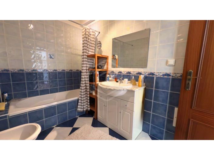 Image No.25-4 Bed House for sale