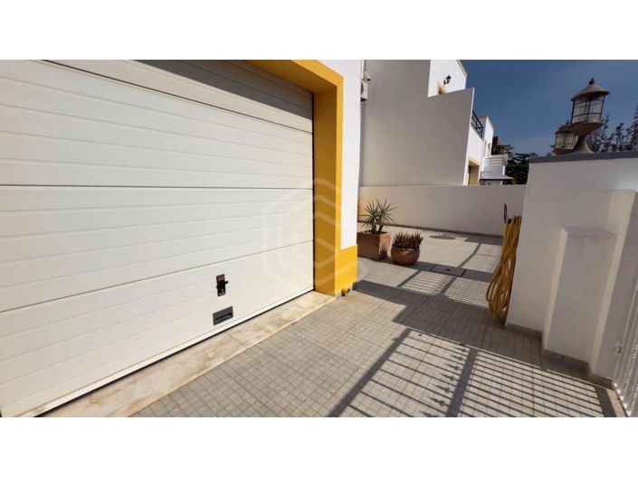 Image No.8-4 Bed House for sale