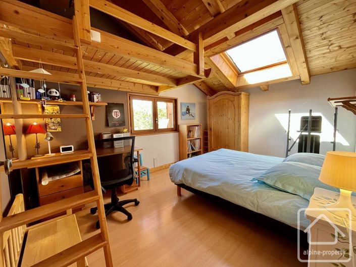 Image No.16-4 Bed Property for sale