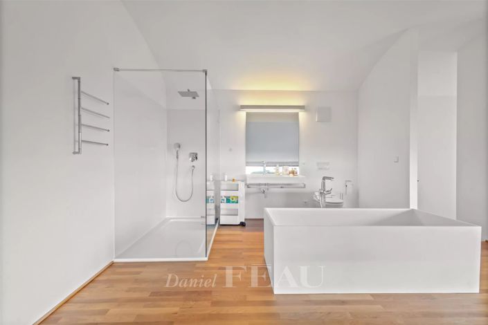 Image No.21-4 Bed House for sale