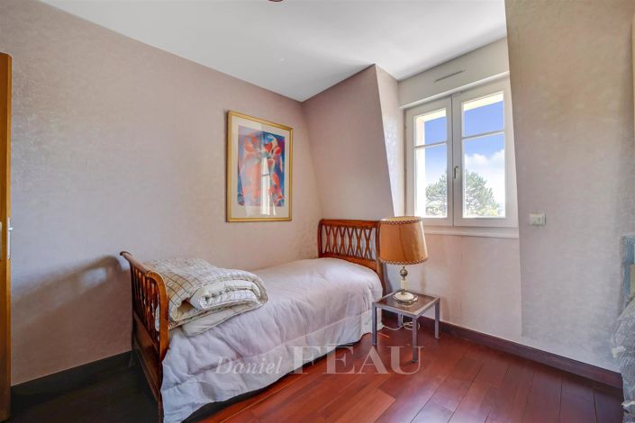 Image No.12-5 Bed House for sale