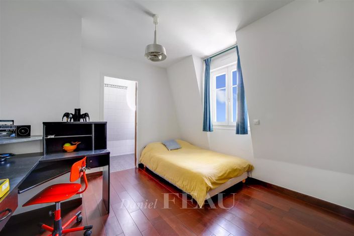 Image No.13-5 Bed House for sale