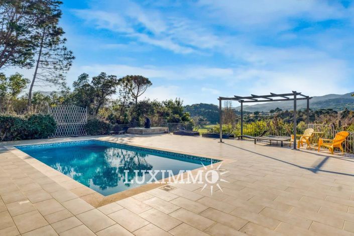 Image No.14-6 Bed House for sale