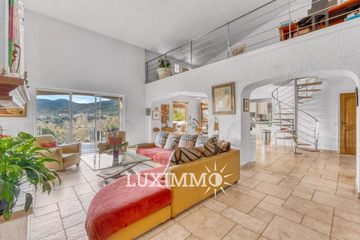 Image No.4-6 Bed House for sale