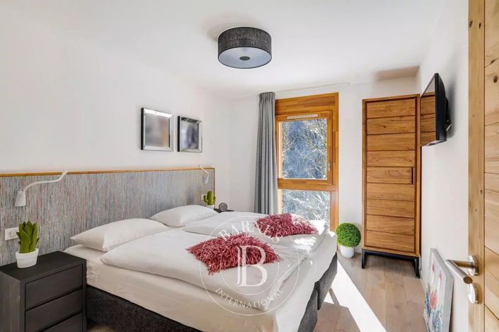 Image No.18-6 Bed House for sale