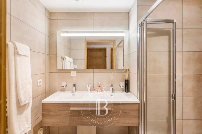 Image No.19-6 Bed House for sale