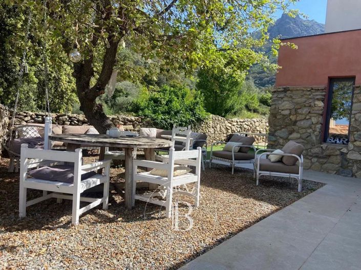 Image No.10-5 Bed House for sale