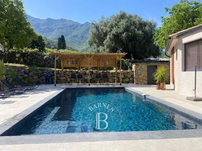 Image No.2-5 Bed House for sale