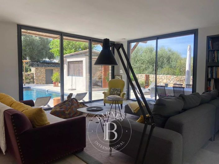 Image No.3-5 Bed House for sale