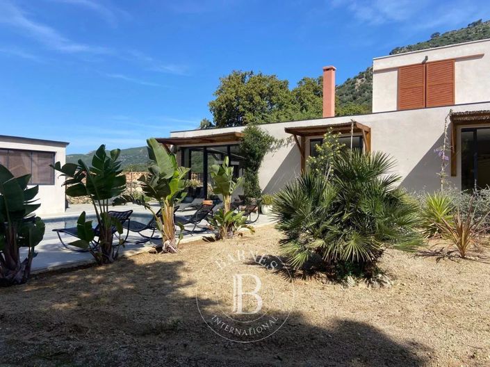 Image No.7-5 Bed House for sale