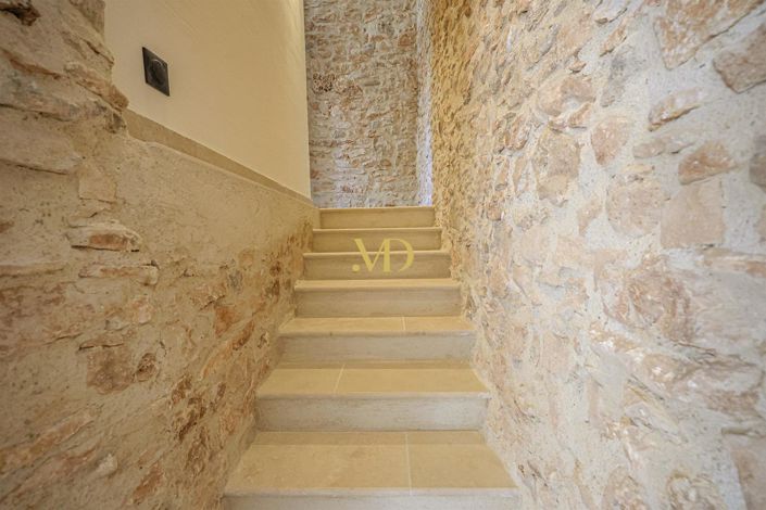 Image No.30-5 Bed House for sale