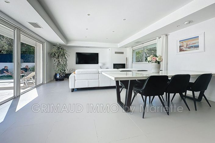 Image No.10-4 Bed House for sale