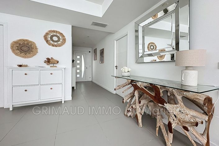 Image No.7-4 Bed House for sale