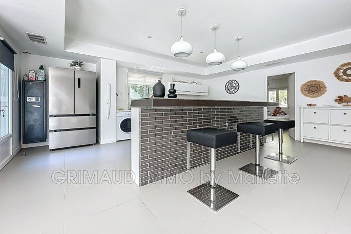 Image No.8-4 Bed House for sale