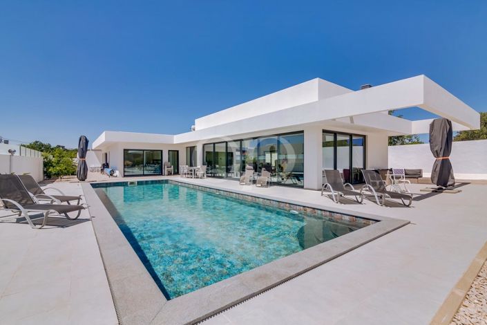 Image No.10-4 Bed House for sale