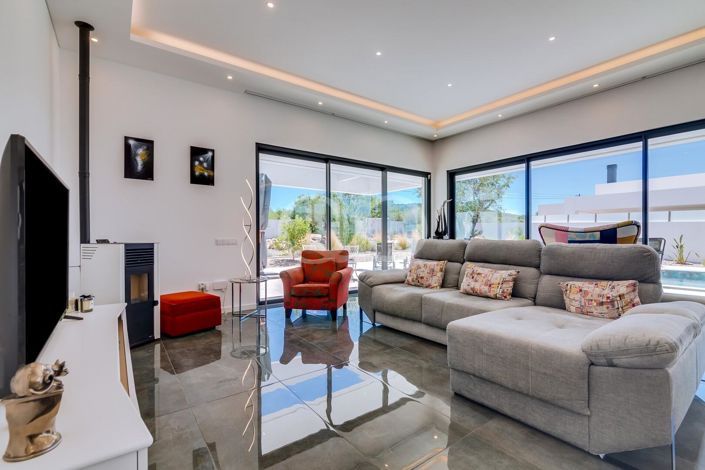 Image No.11-4 Bed House for sale