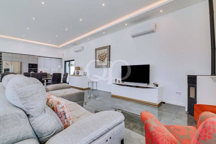 Image No.15-4 Bed House for sale