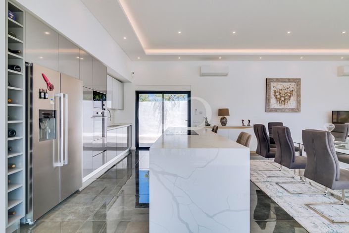 Image No.16-4 Bed House for sale