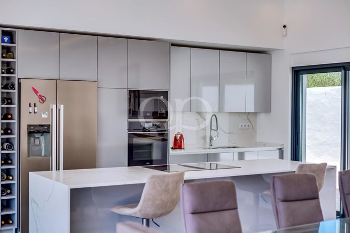 Image No.18-4 Bed House for sale