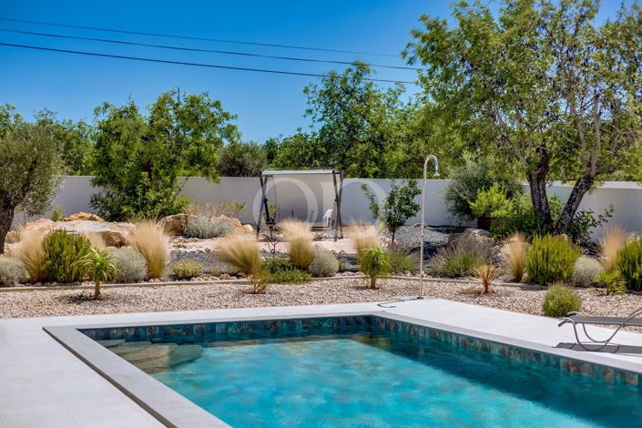 Image No.2-4 Bed House for sale