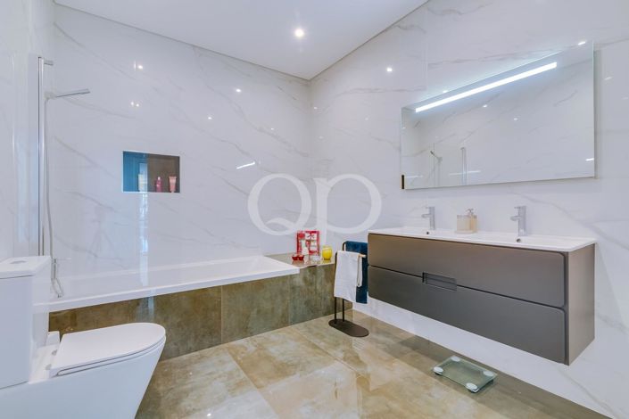 Image No.22-4 Bed House for sale