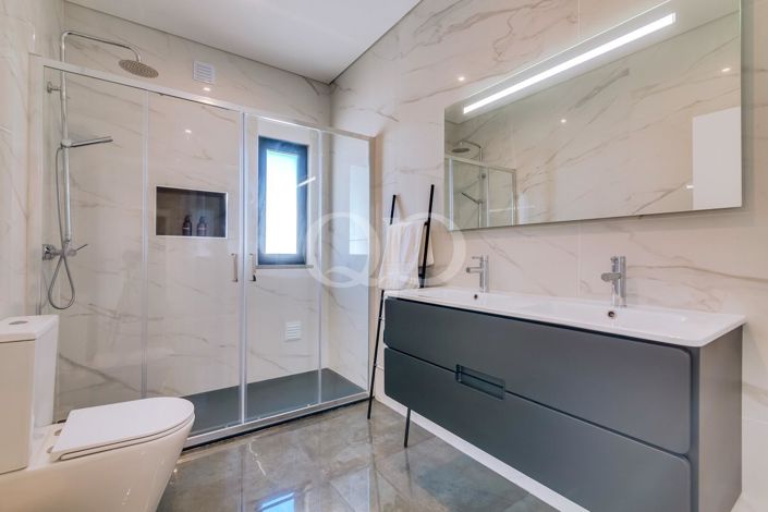 Image No.23-4 Bed House for sale