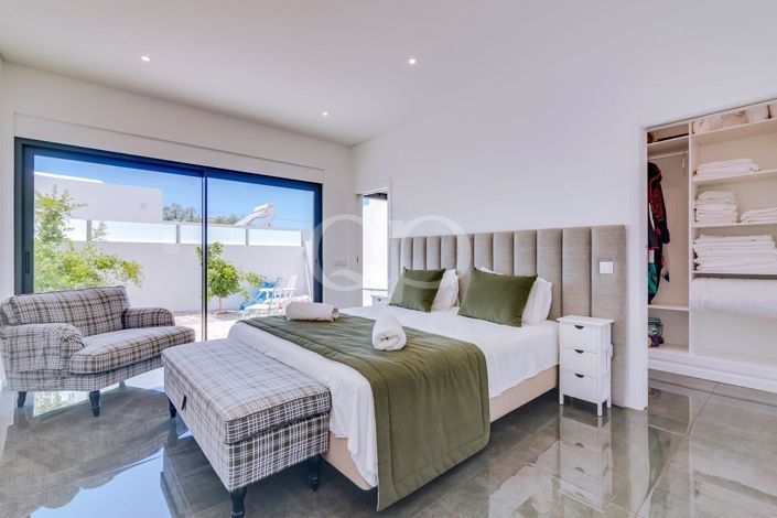 Image No.24-4 Bed House for sale