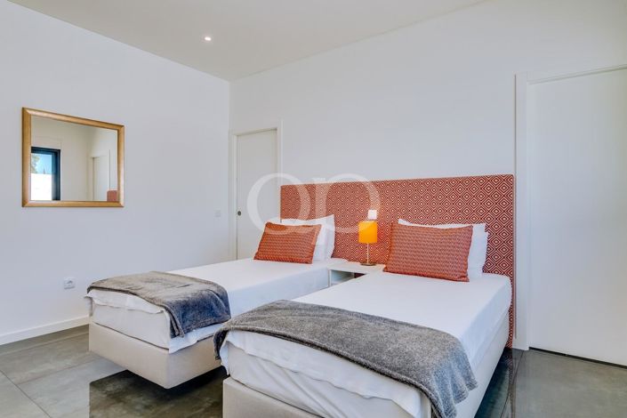 Image No.25-4 Bed House for sale