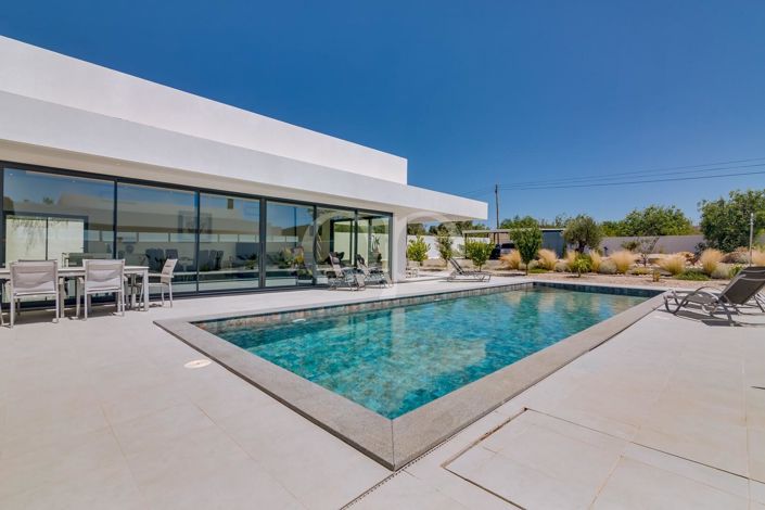 Image No.32-4 Bed House for sale