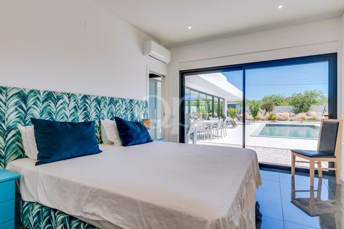 Image No.6-4 Bed House for sale