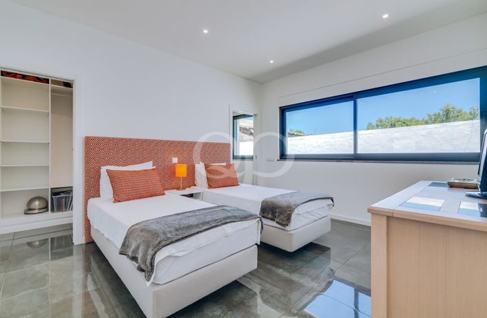 Image No.9-4 Bed House for sale