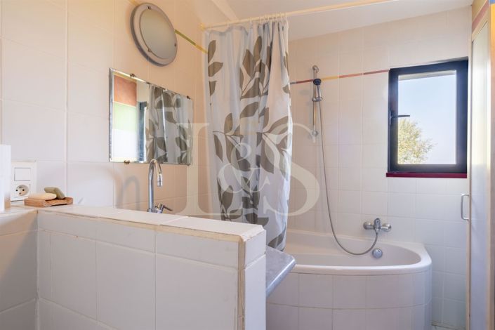 Image No.11-5 Bed House for sale