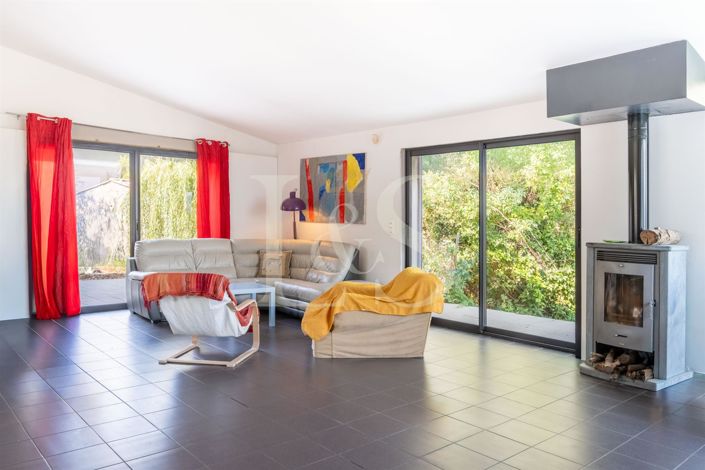 Image No.5-5 Bed House for sale