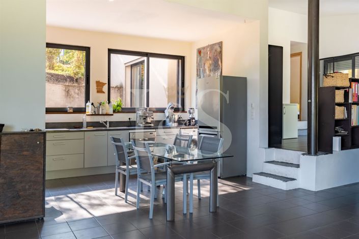 Image No.7-5 Bed House for sale