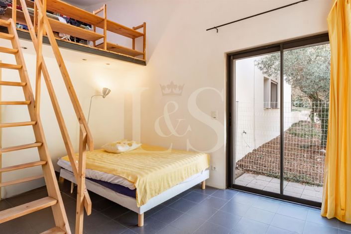 Image No.9-5 Bed House for sale