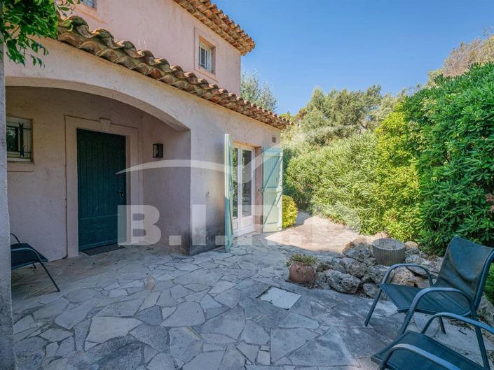 Image No.10-3 Bed House for sale