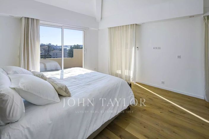 Image No.10-4 Bed Apartment for sale