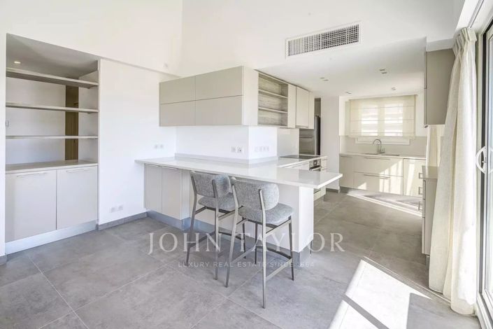 Image No.9-4 Bed Apartment for sale