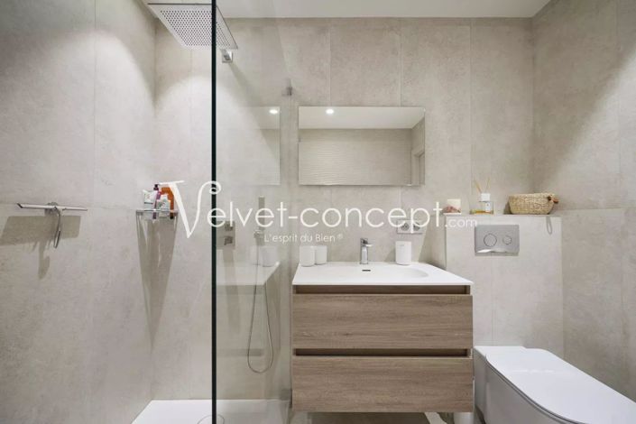 Image No.17-6 Bed House for sale