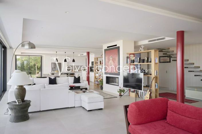 Image No.6-6 Bed House for sale