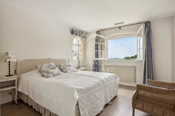 Image No.10-6 Bed House for sale