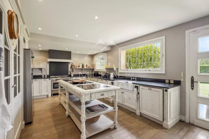 Image No.5-6 Bed House for sale