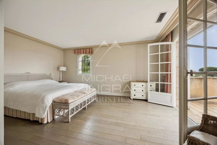 Image No.9-6 Bed House for sale